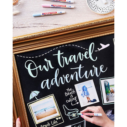 Edding Kreidemarker Beschriftung auf Kreidetafel mit goldenem Rahmen