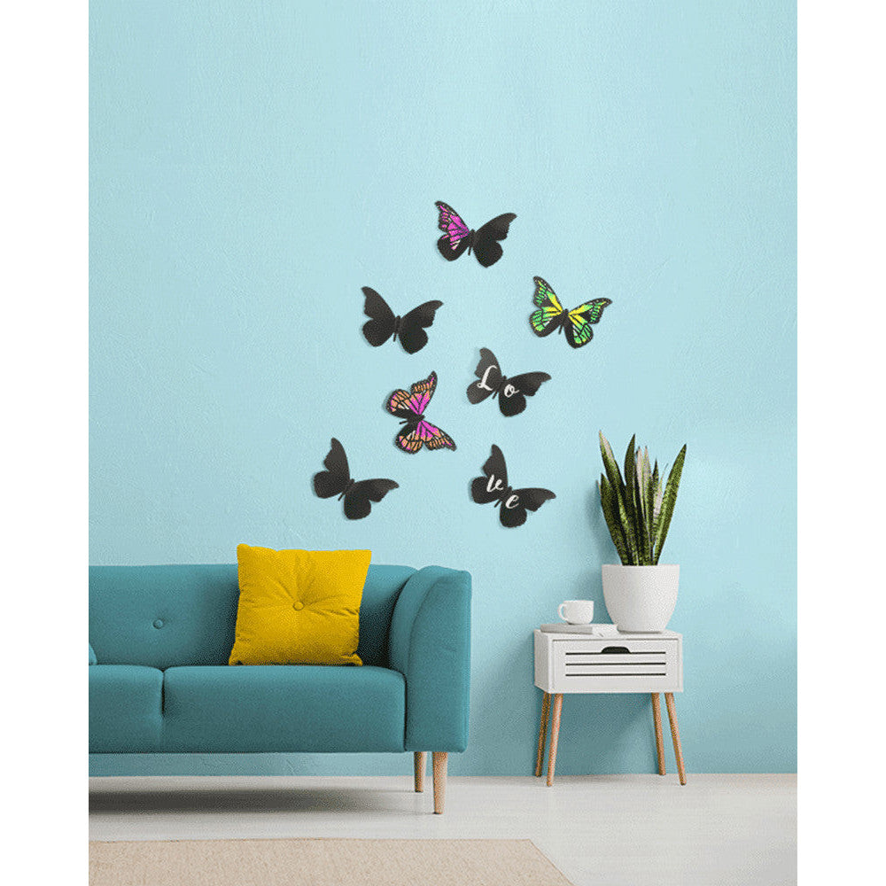 Kreidetafel 3D Schmetterling bemalt und aufgehängt im Wohnzimmer mit farbigen Securit Kreidemarker