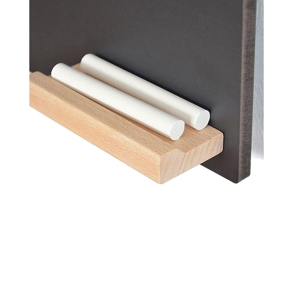 Kreidetafel Küche mit Ablagefläche für Kreide und Schwamm