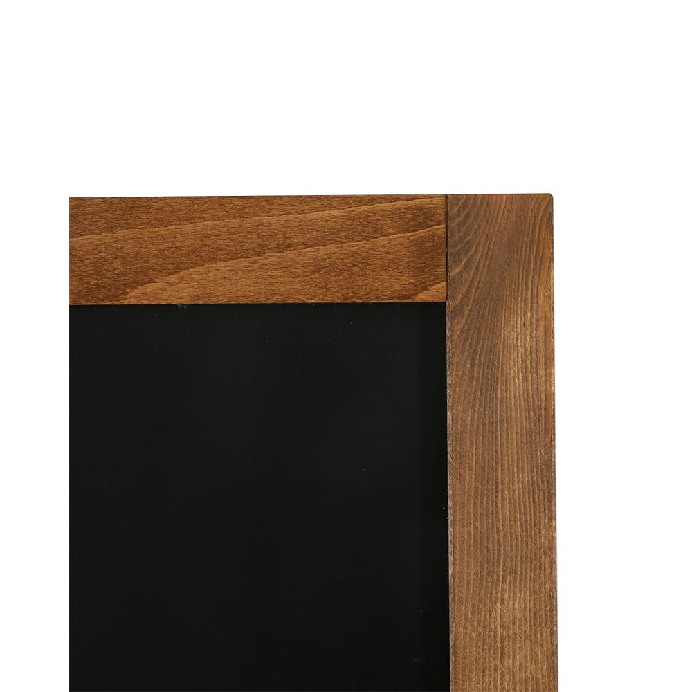 Kreidetafel mit dunkelbraunem Holzrahmen
