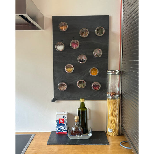 Magnetische Schiefertafeln für Küchenwand als Gewürzhalterung