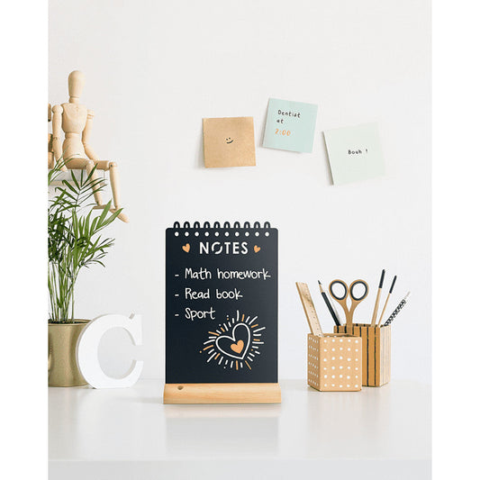 Notiztafel Kreidetafel Aufsteller beschriftet mit Securit Kreidemarker weiss im Kinderzimmer