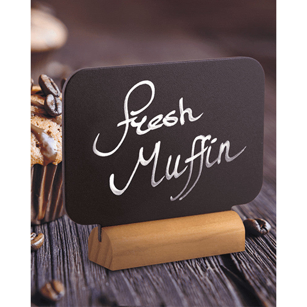 rechteckige Mini Tischkreidetafel beschriftet mit weissem Securit Kreidemarker für die Kennzeichnung eines Muffins