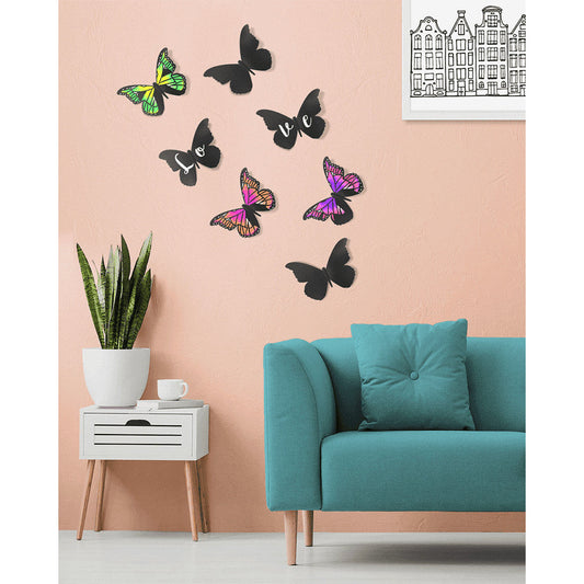 Schmetterling Kreidetafel Silhouette aufgehängt im Wohnzimmer und bemalt mit farbigen Securit Kreidemarker