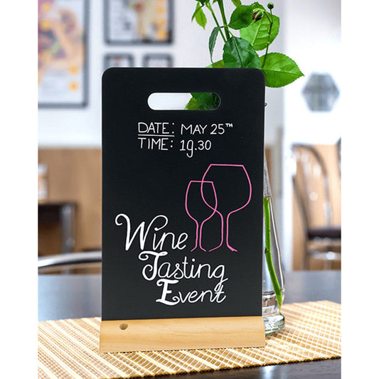 Securit Tischaufsteller Kreidetafel beschriftet mit farbigen Securit Kreidemarker und aufgestellt in einer Weinbar