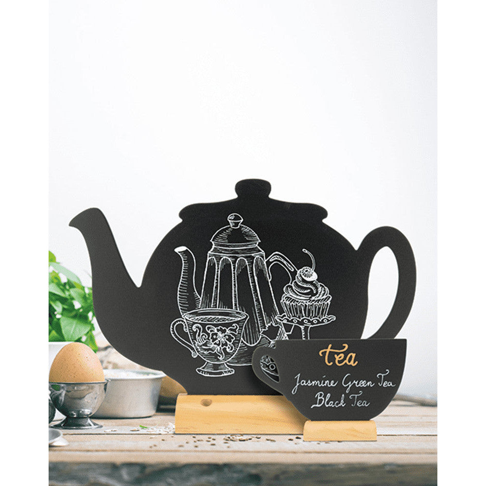 Tischkreidetafel Aufsteller in Kaffeetassen Form beschriftet mit einer Teesorte mittels Securit Kreidemarker