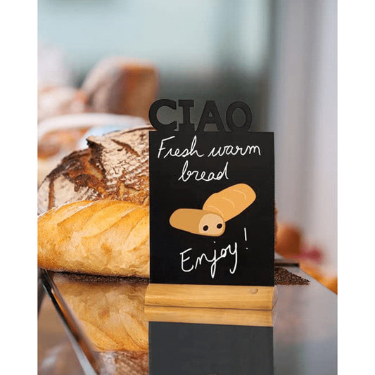 Tischkreidetafel eckig mit schwarzer Melamin Tafel, Ciao Tischtafel Eckig mit Ciao Lasur aufgestellt in einer Bäckerei
