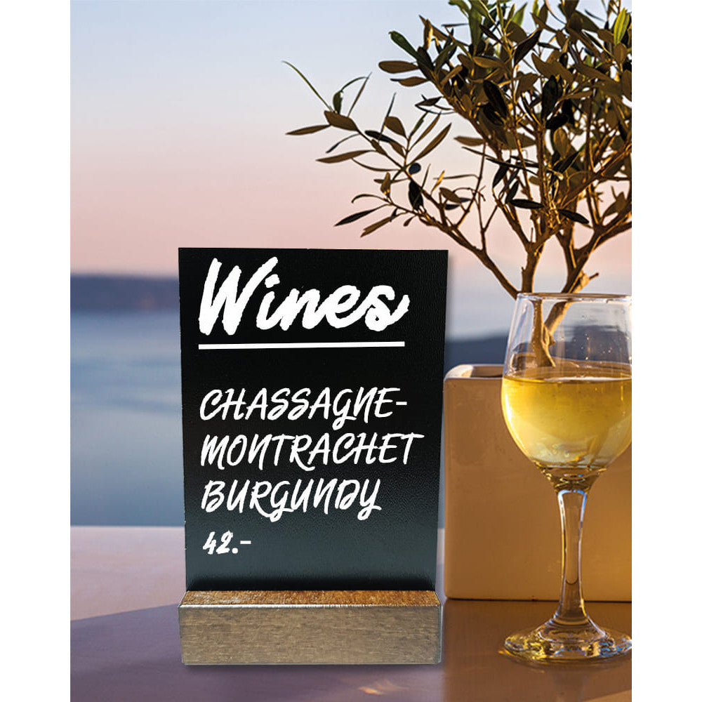 Tischkreidetafel mit Weinbeschriftung
