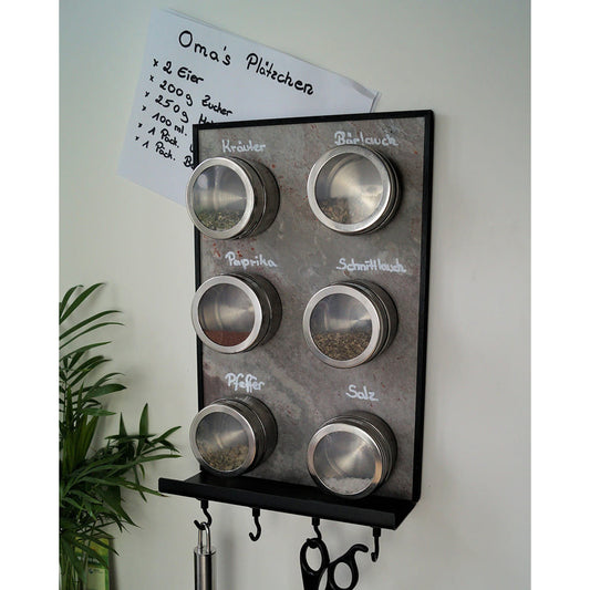 Wandkreidetafel aus Schiefer magnetisch mit Ablager für Kreide und Magnethacken für Küchenutensilien