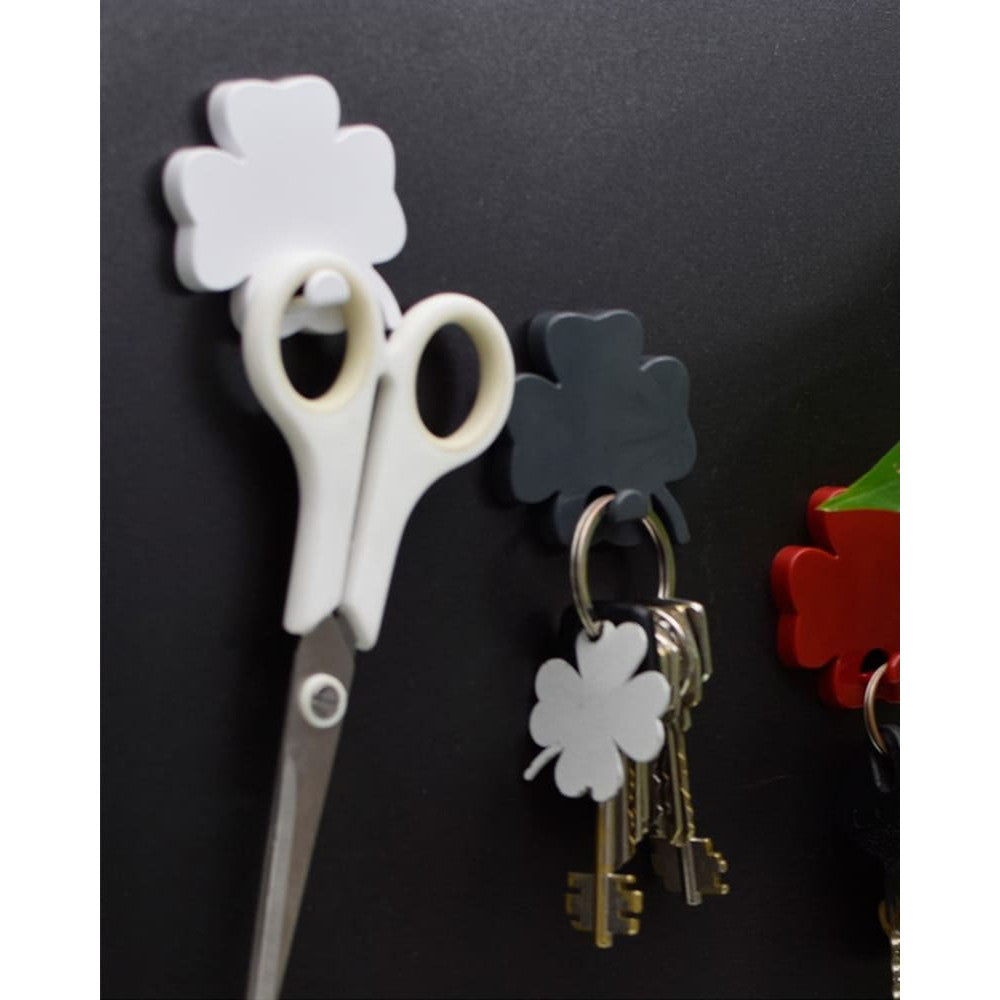 Magnetische Aufhänger für Magnettafeln Kleeblatt weiss