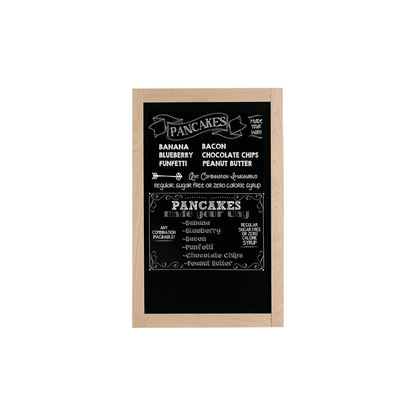 Wandtafel mit Kreidefläche beschriftet mit weissen Securit Kreidemarker mit dem Angebot eines Bistros