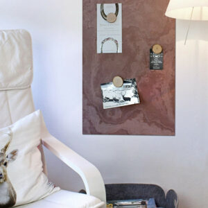 Wand Kreidetafel Schiefer magnetisch im Wohnzimmer aufhängbar als Pinnwand